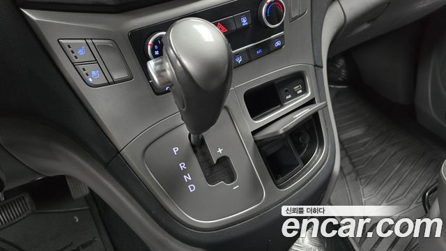 Hyundai Grand Starex Van 5-Seater Modern 2021 — фото 9
