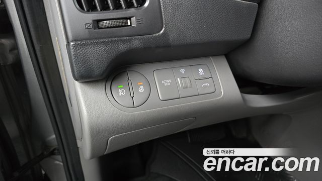 Hyundai Grand Starex Van 5-Seater Modern 2021 — фото 17