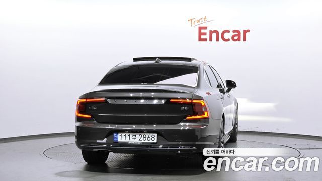 Volvo S90 B5 Ultimate Bright 2023 — фото 4