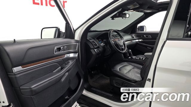 Ford Explorer 2.3 Limited 4WD 5th 2019 — фото 10