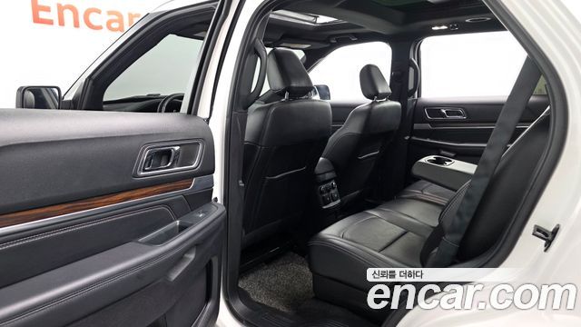 Ford Explorer 2.3 Limited 4WD 5th 2019 — фото 11