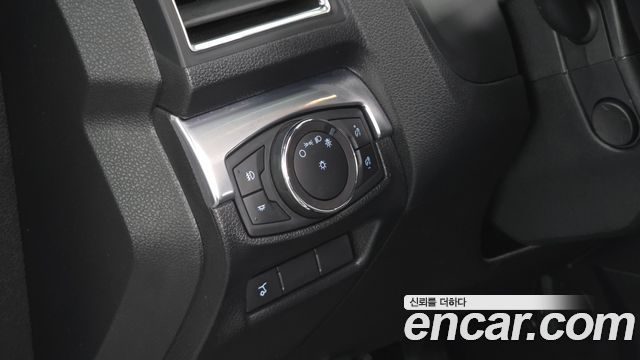 Ford Explorer 2.3 Limited 4WD 5th 2019 — фото 15