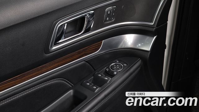 Ford Explorer 2.3 Limited 4WD 5th 2019 — фото 16