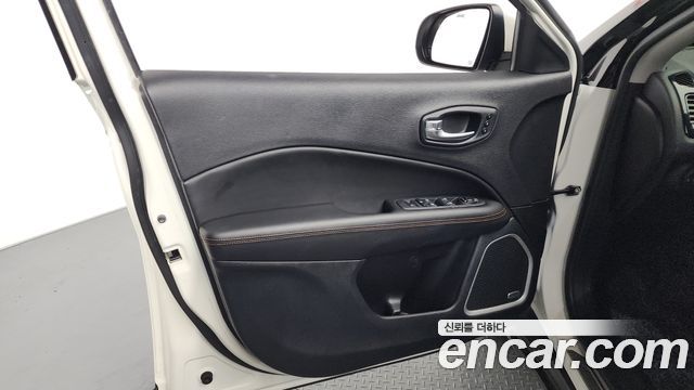 Jeep Compass (II) 2.4 limited 2WD 2021 — фото 30