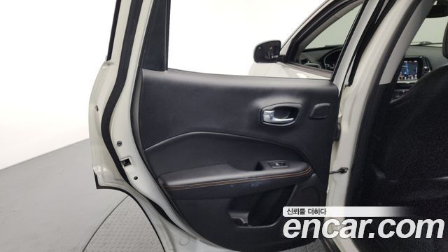 Jeep Compass (II) 2.4 limited 2WD 2021 — фото 31