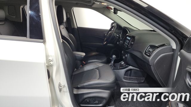 Jeep Compass (II) 2.4 limited 2WD 2021 — фото 32