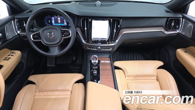 Volvo V60 Cross Country (II) B5 Ultimate AWD 2023 — фото 7