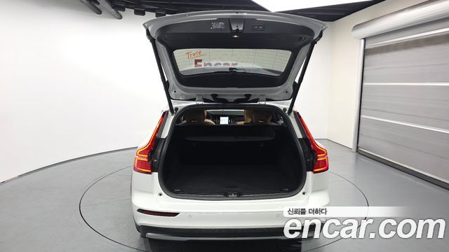 Volvo V60 Cross Country (II) B5 Ultimate AWD 2023 — фото 24
