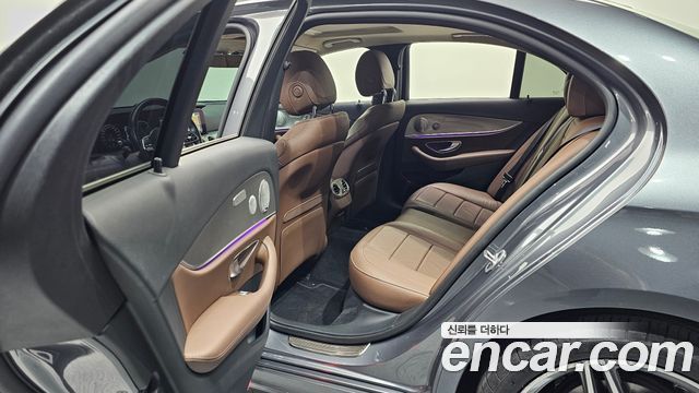 Mercedes-Benz E-Class (W213) E300 AMG Line 2019 — фото 12