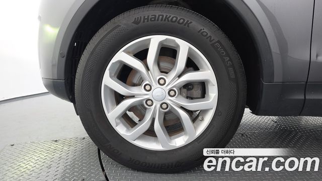 Land Rover Discovery 5 2.0 SD4 SE 2019 — фото 5