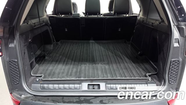 Land Rover Discovery 5 2.0 SD4 SE 2019 — фото 20