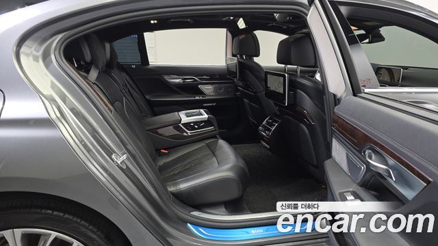 BMW 7 Series (G11) 750Li xDrive 2016 — фото 11