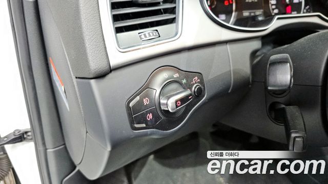 Audi A4 30 TDI Dynamic B8 2015 — фото 19