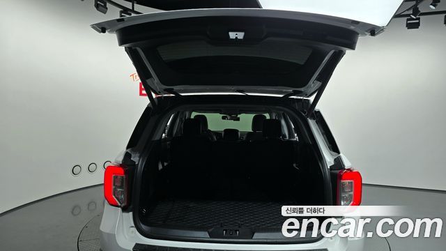 Ford Explorer (VI) 2.3 LimIted 4WD 2021 — фото 16