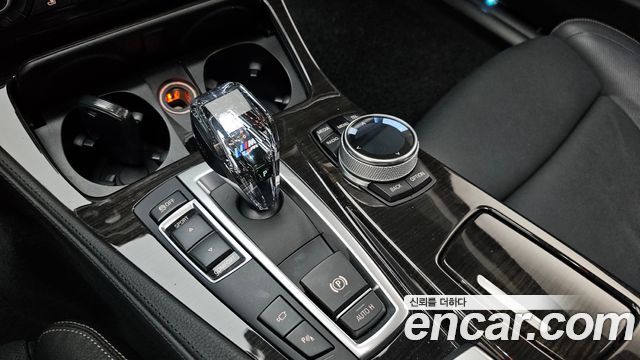 BMW 5 Series (F10) 528i Luxury Plus 2016 — фото 9
