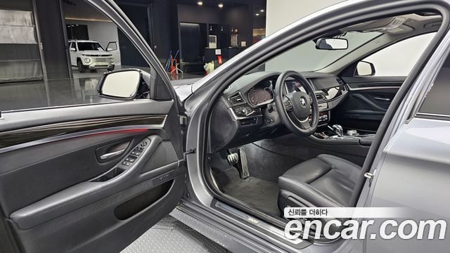 BMW 5 Series (F10) 528i Luxury Plus 2016 — фото 10