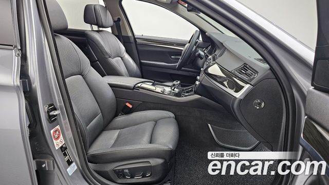 BMW 5 Series (F10) 528i Luxury Plus 2016 — фото 11