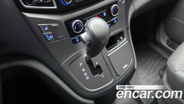 Hyundai Grand Starex Van 5-Seater Modern 2021 — фото 9