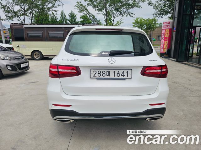 Mercedes-Benz GLC-Class (X253) GLC300 4MATIC AMG Line 2019 — фото 3