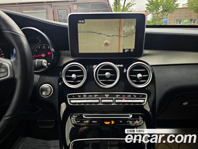 Mercedes-Benz GLC-Class (X253) GLC300 4MATIC AMG Line 2019 — фото 20