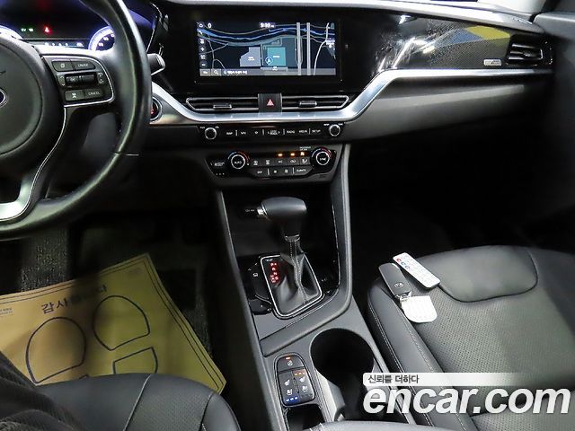 Kia Niro 1.6 HEV Prestige 2021 — фото 16