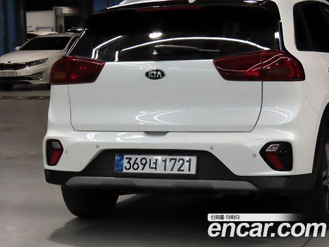 Kia Niro 1.6 HEV Prestige 2021 — фото 23