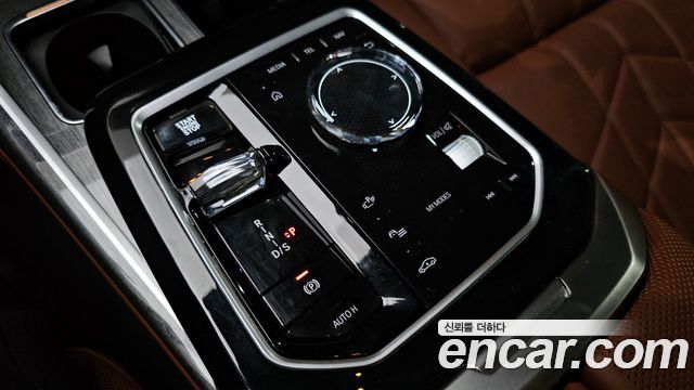BMW 7 Series (G70) 740i xDrive M Sport 2024 — фото 9