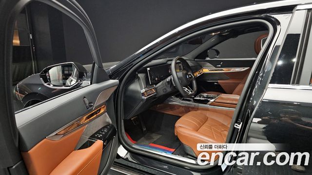 BMW 7 Series (G70) 740i xDrive M Sport 2024 — фото 10