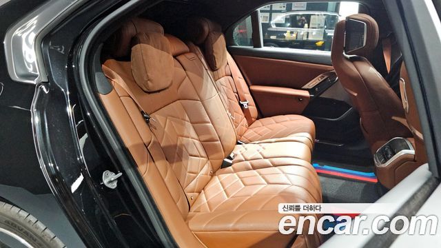 BMW 7 Series (G70) 740i xDrive M Sport 2024 — фото 11