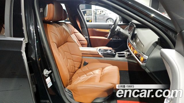 BMW 7 Series (G70) 740i xDrive M Sport 2024 — фото 12