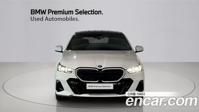 BMW 5 Series (G60) 550e xDrive M Sport Pro 2025 — фото 3