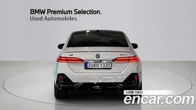 BMW 5 Series (G60) 550e xDrive M Sport Pro 2025 — фото 4