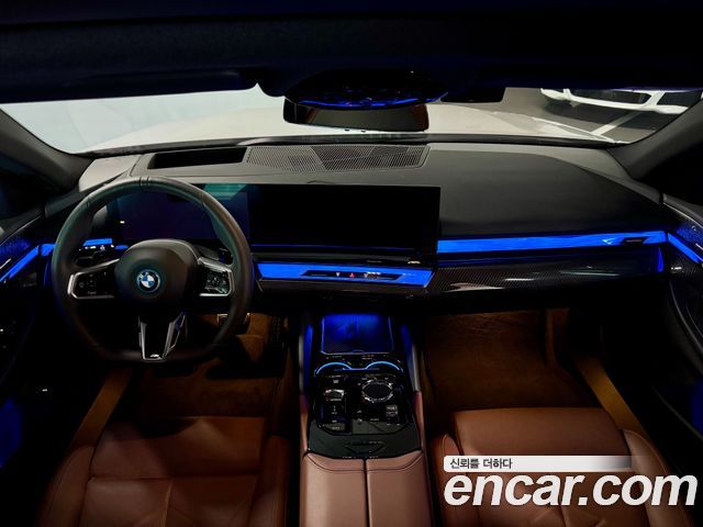 BMW 5 Series (G60) 550e xDrive M Sport Pro 2025 — фото 7
