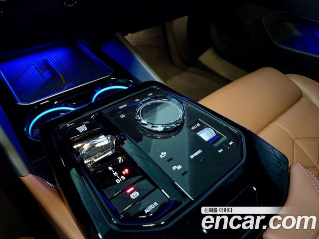 BMW 5 Series (G60) 550e xDrive M Sport Pro 2025 — фото 9