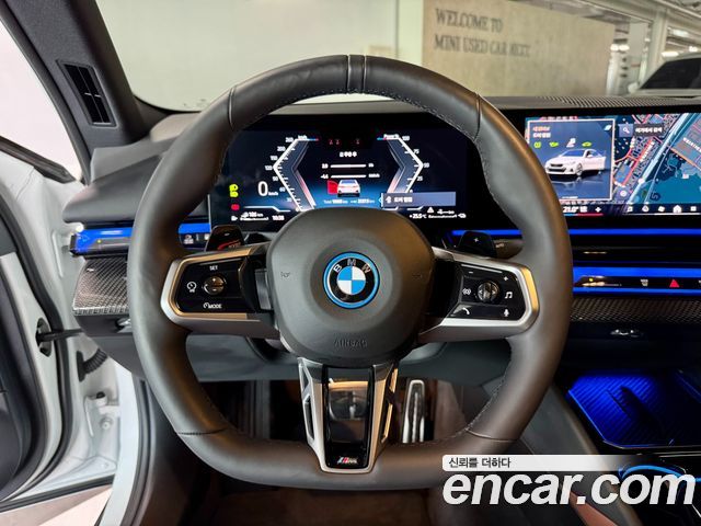 BMW 5 Series (G60) 550e xDrive M Sport Pro 2025 — фото 19