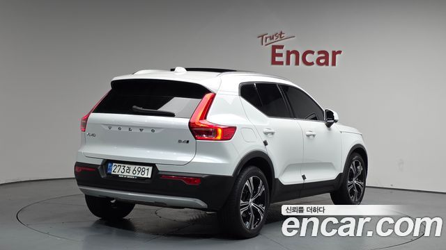 Volvo XC40 B4 Inscription 2021 — фото 2