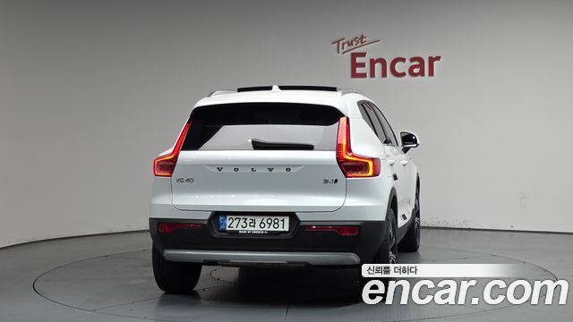 Volvo XC40 B4 Inscription 2021 — фото 4
