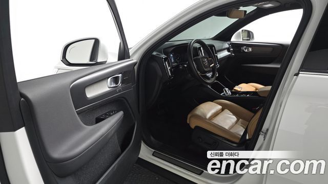 Volvo XC40 B4 Inscription 2021 — фото 10