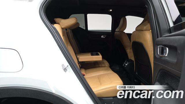 Volvo XC40 B4 Inscription 2021 — фото 11