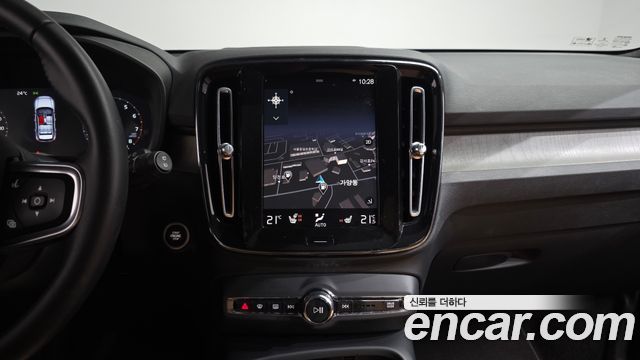 Volvo XC40 B4 Inscription 2021 — фото 13