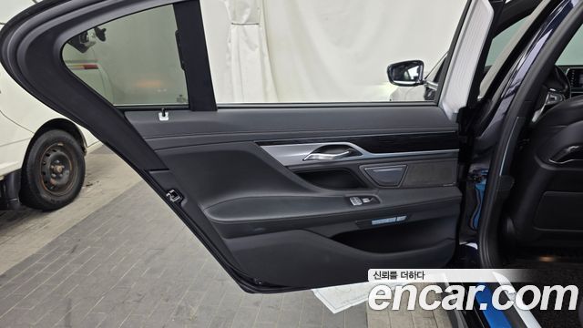 BMW 7 Series (G11) 730Ld xDrive M Sport 2018 — фото 25