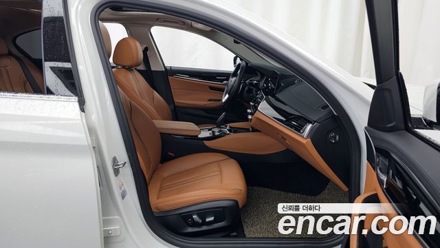 BMW 5 Series (G30) 520d Luxury Special Edition 2018 — фото 11