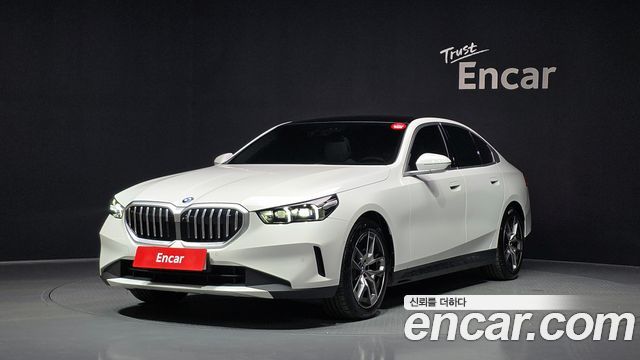 BMW 5 Series (G60) 520i 2025 — фото 1