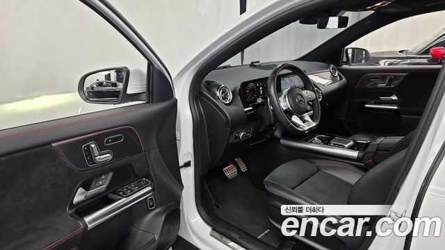 Mercedes-Benz GLA-Class (H247) GLA45 AMG 4MATIC+ 2022 — фото 10