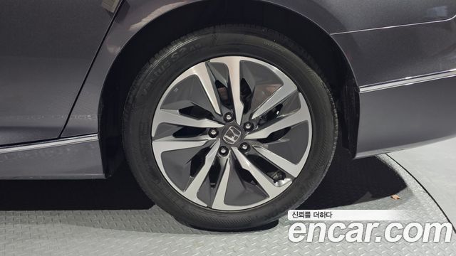 Honda Accord (X) 2.0 Hybrid Touring 2018 — фото 21