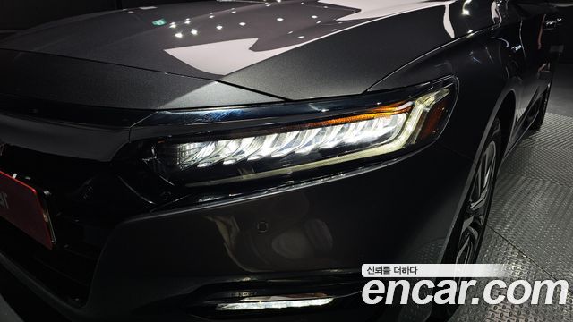 Honda Accord (X) 2.0 Hybrid Touring 2018 — фото 22