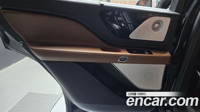 Lincoln Aviator (II) 3.0 Reserve  AWD 2022 — фото 25