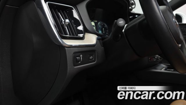 Volvo XC60 (II) D4 Inscription 2018 — фото 32