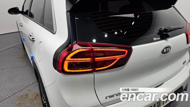 Kia Niro 1.6 HEV Noblesse Special 2021 — фото 23