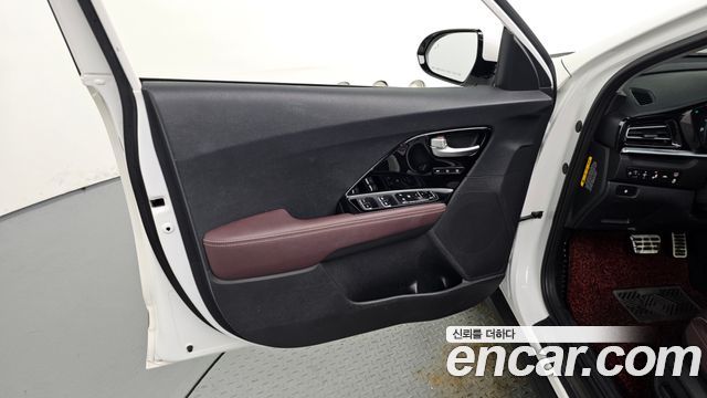 Kia Niro 1.6 HEV Noblesse Special 2021 — фото 24